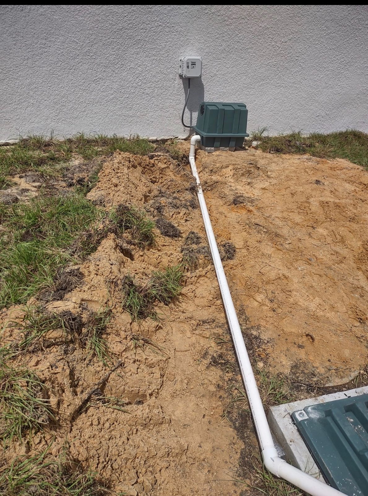 Residential septic tank lid and cleanout installed neatly in a Florida homeowner's yard